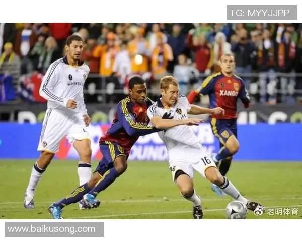 科罗急流与皇家盐湖的激烈对决展现足球魅力与战术智慧的精彩较量